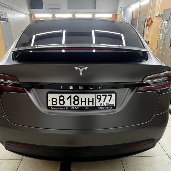 Оклейка Tesla полиуретановой пленкой Sunmax 45 Matte AMG Gray PPF