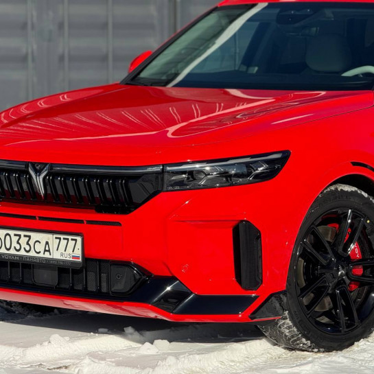 Оклейка Voyah полиуретановой пленкой Sunmax оттенка 1 Ferrari Red Gloss PPF