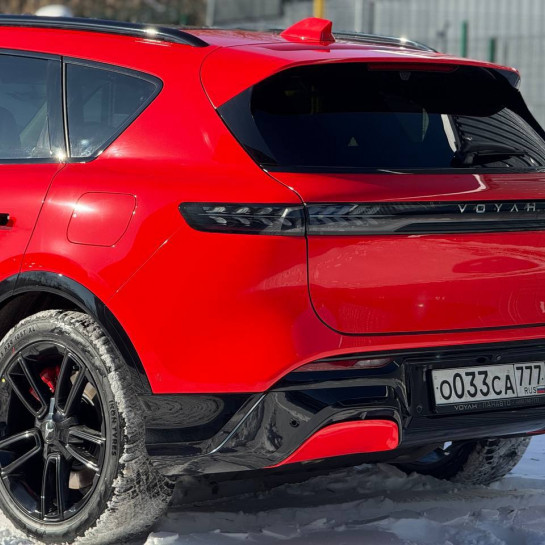 Оклейка Voyah полиуретановой пленкой Sunmax оттенка 1 Ferrari Red Gloss PPF
