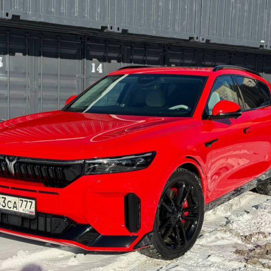 Оклейка Voyah полиуретановой пленкой Sunmax оттенка 1 Ferrari Red Gloss PPF