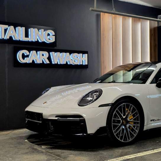 Оклейка Porsche цветной полиуретановой пленкой Sunmax 13 Volcano Gray Gloss PPF