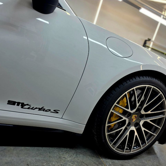 Оклейка Porsche Turbo S полиуретаном Sunmax оттенка 13 Volcano Gray Gloss PPF