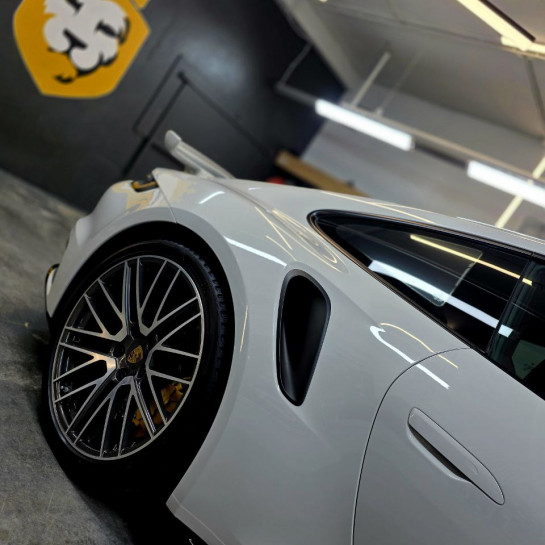 Оклейка Porsche Turbo S полиуретаном Sunmax оттенка 13 Volcano Gray Gloss PPF