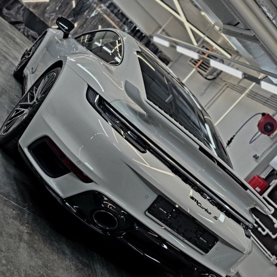 Оклейка Porsche Turbo S полиуретаном Sunmax оттенка 13 Volcano Gray Gloss PPF