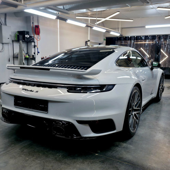 Оклейка Porsche Turbo S полиуретаном Sunmax оттенка 13 Volcano Gray Gloss PPF