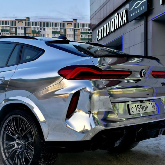 Оклейка BMW X6 полиуретаном Sunmax оттенка 60 Silver Chrome PPF