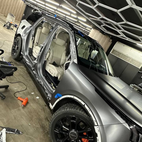 Оклейка Range Rover полиуретановой пленкой Sunmax 45 Matte AMG Gray PPF