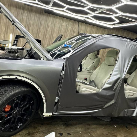 Оклейка Range Rover полиуретановой пленкой Sunmax 45 Matte AMG Gray PPF