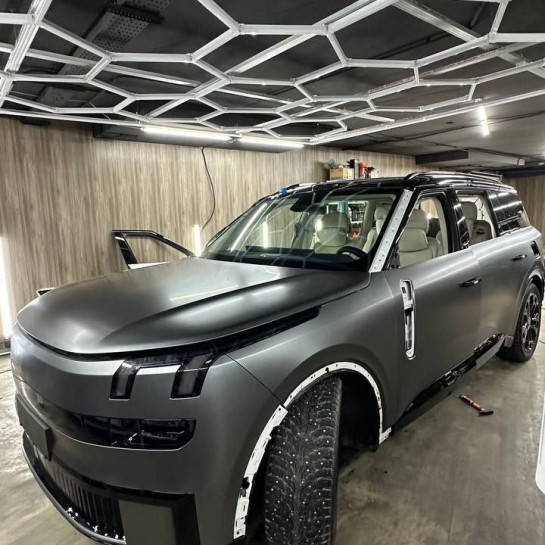 Оклейка Range Rover полиуретановой пленкой Sunmax 45 Matte AMG Gray PPF