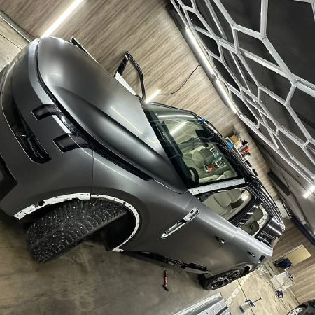 Оклейка Range Rover полиуретановой пленкой Sunmax 45 Matte AMG Gray PPF