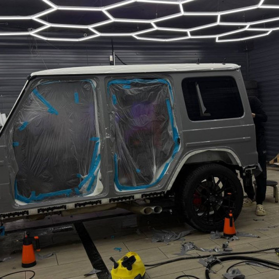 Оклейка Mercedes полиуретановой пленкой Sunmax 15 Brooklyn Grey Gloss PPF
