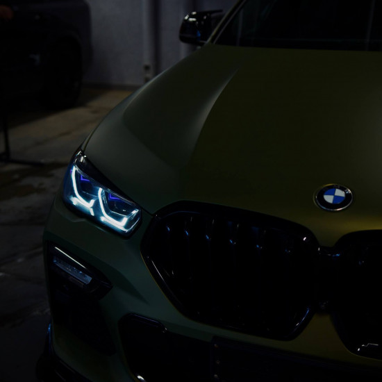 Оклейка BMW цветным полиуретаном Sunmax 121 Matt Metal Chartreuse Green PPF