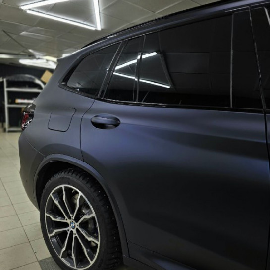 Оклейка BMW полиуретаном Sunmax цвета 108 Matt Metal Black Blue PPF