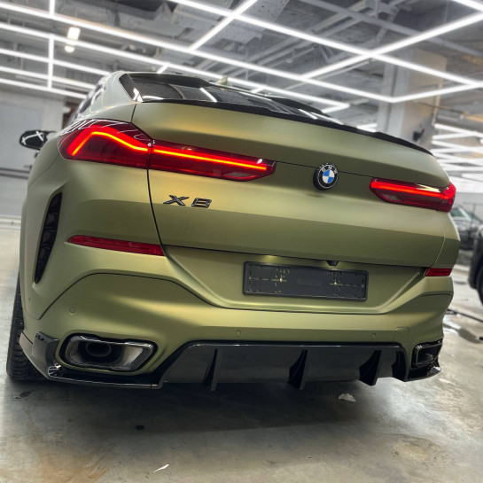 Оклейка BMW полиуретаном Sunmax оттенка 121 Matt Metal Chartreuse Green PPF