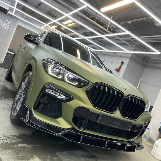 Оклейка BMW полиуретаном Sunmax оттенка 121 Matt Metal Chartreuse Green PPF