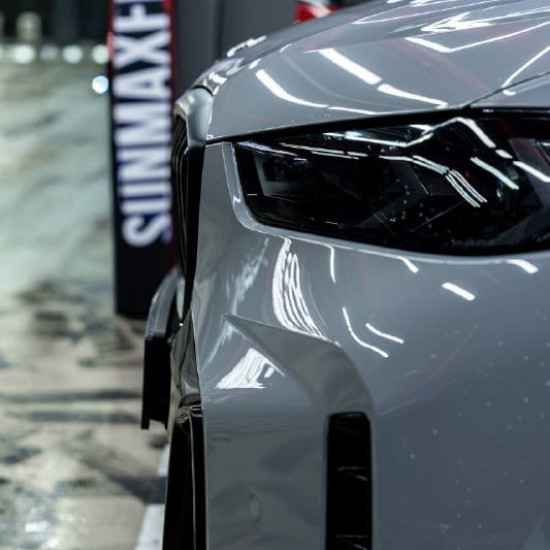 Оклейка BMW цветным полиуретаном Sunmax 15 Brooklyn Grey Gloss PPF