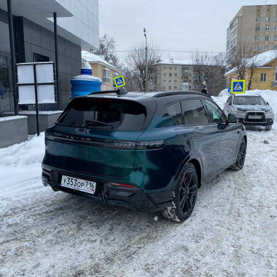 Оклейка Voyah цветным полиуретаном Sunmax 140 Galaxy Green PPF 