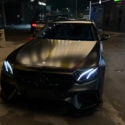Оклейка Mercedes цветным винилом Sunmax 042-500 Metallic Black