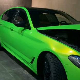 Оклейка BMW винилом Sunmax 059-350 Coral Apple Green