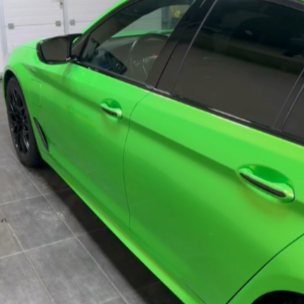 Оклейка BMW винилом Sunmax 059-350 Coral Apple Green