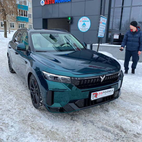 Оклейка Voyah цветным полиуретаном Sunmax 140 Galaxy Green PPF 