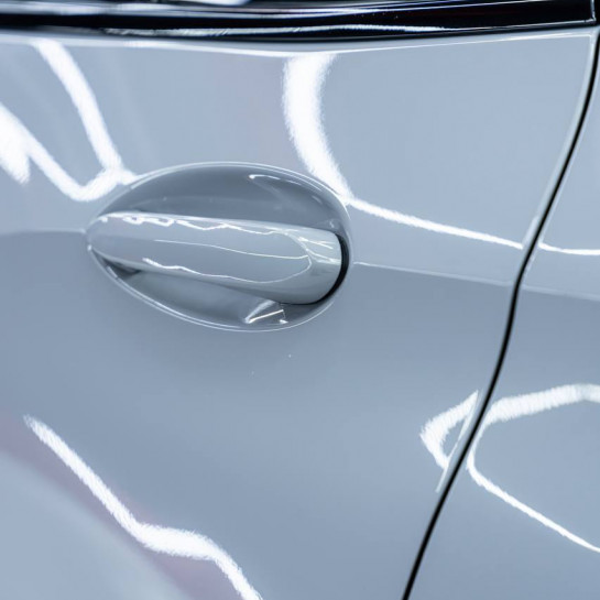 Оклейка BMW полиуретаном Sunmax цвета 15 Brooklyn Grey Gloss PPF