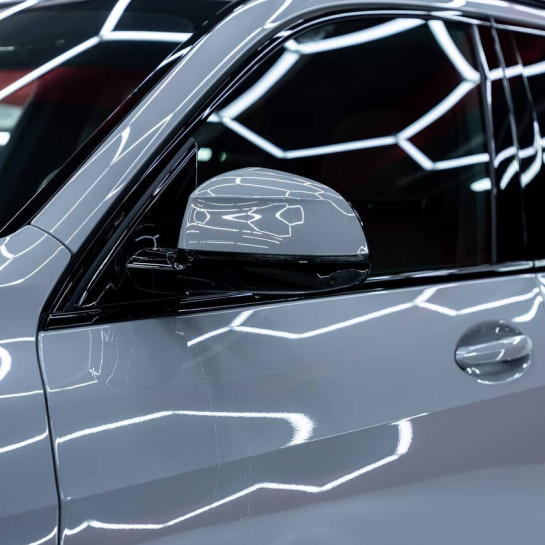 Оклейка BMW полиуретаном Sunmax цвета 15 Brooklyn Grey Gloss PPF