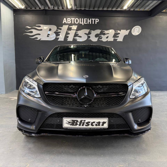 Оклейка Mercedes полиуретановой пленкой Sunmax 26 Black Matt