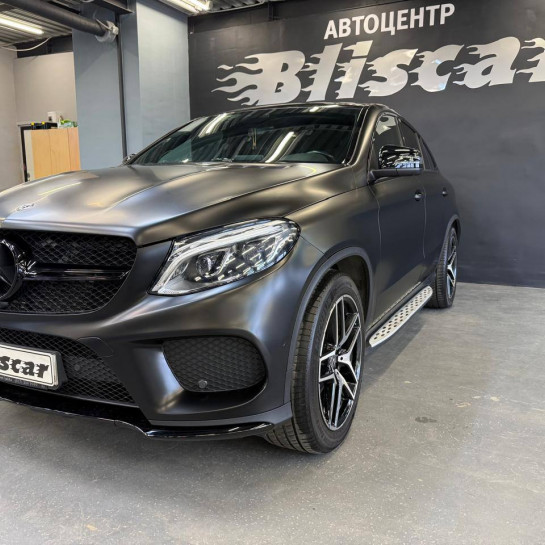 Оклейка Mercedes полиуретановой пленкой Sunmax 26 Black Matt