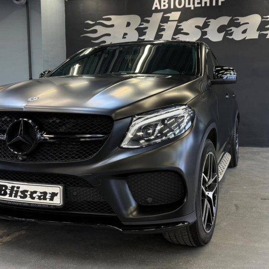 Оклейка Mercedes полиуретановой пленкой Sunmax 26 Black Matt