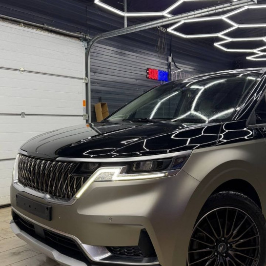 Оклейка KIA полиуретановой пленкой Sunmax 120 Matt Metal Bronze PPF и Black Gloss PPF