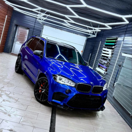 Оклейка BMW полиуретаном Sunmax оттенка 141 Blue Metallic PPF