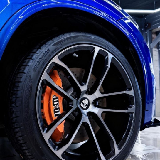 Оклейка BMW полиуретаном Sunmax оттенка 141 Blue Metallic PPF