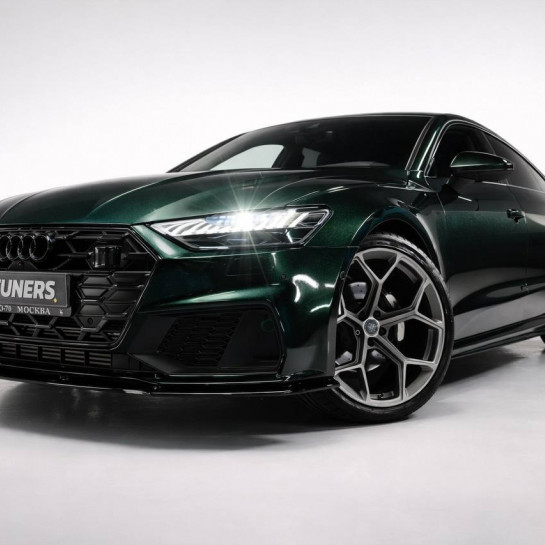 Оклейка Audi цветной пленкой Sunmax 4 Goodwood Green Pearl PPF