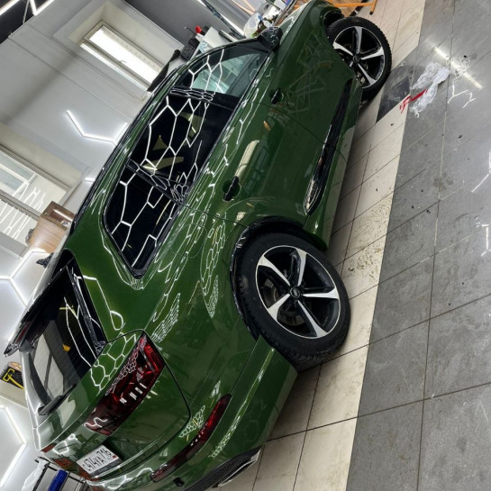 Оклейка Audi полиуретаном Sunmax оттенка 139 Sonoma Green PPF