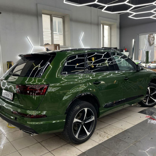 Оклейка Audi полиуретаном Sunmax оттенка 139 Sonoma Green PPF