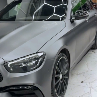 Оклейка Mercedes полиуретановой пленкой Sunmax 131 Matt Metal AMG Grey PPF