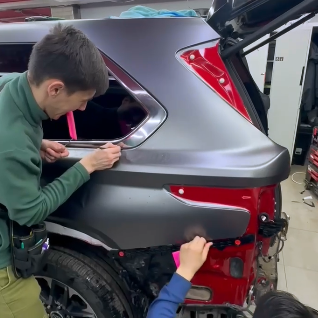 Оклейка Toyota полиуретаном Sunmax оттенка 131 Matt Metal AMG Grey PPF