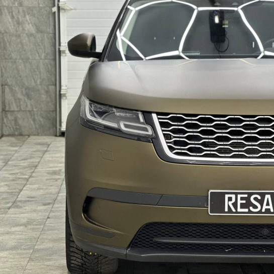 Оклейка Range Rover полиуретаномвой пленкой Sunmax 122 Matt Metal Shadow Gold PPF