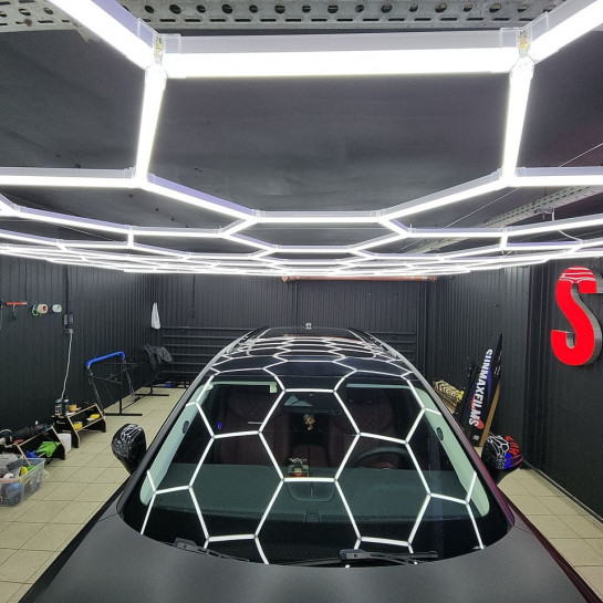 Оклейка Hongqi цветной полиуретановой пленкой Sunmax 26 Black Matt PPF