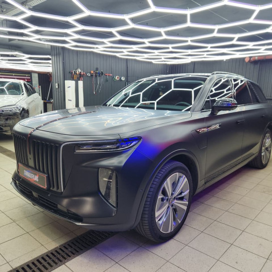 Оклейка Hongqi цветной полиуретановой пленкой Sunmax 26 Black Matt PPF