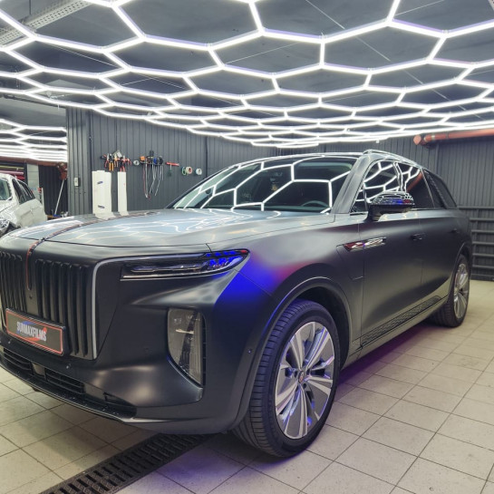 Оклейка Hongqi цветной полиуретановой пленкой Sunmax 26 Black Matt PPF