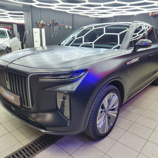 Оклейка Hongqi цветной полиуретановой пленкой Sunmax 26 Black Matt PPF