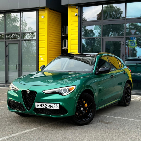 Оклейка Alfa Romeo Stelvio полиуретановой пленкой Sunmax 49 BMW Green PPF