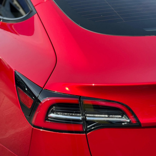 Оклейка Tesla Model 3 полиуретановой пленкой Sunmax 48 Metal Red PPF
