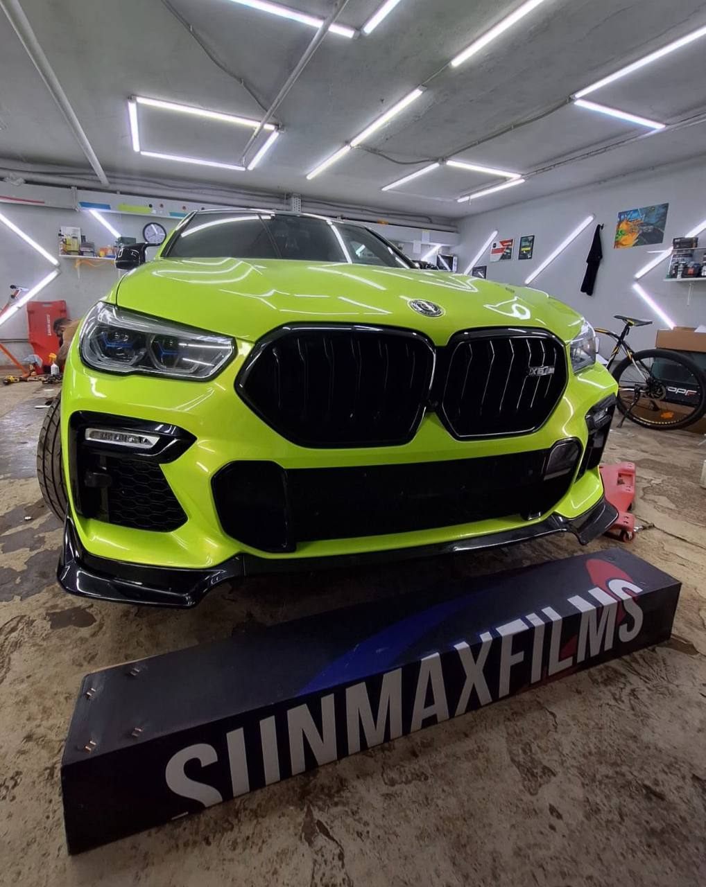 Оклейка BMW в Sunmax 57 Phantom Lemon Color PPF