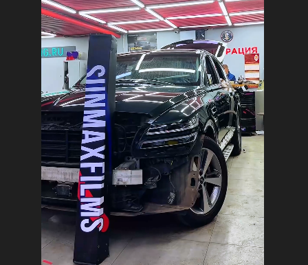 Оклейка Hyundai Genesis полиуретаном Sunmax 55 Tesla Forest Green