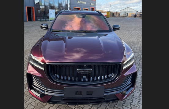 Оклейка Geely полиуретаном Sunmax 51 Jaguar Black Rose PPF