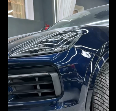 Оклейка фар Porsche глянцевым полиуретаном Sunmax PPF