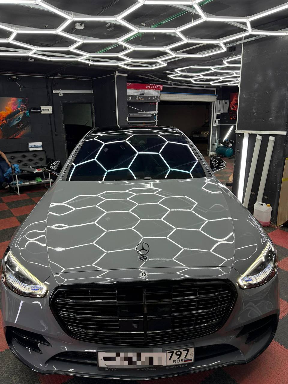 Полное покрытие Mercedes цветной полиуретановой пленкой Sunmax 16 Nardo Gray Color PPF